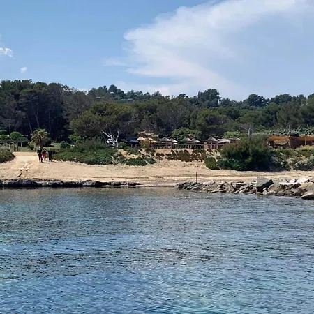 For 8 People In An Estate Near The Sea *
